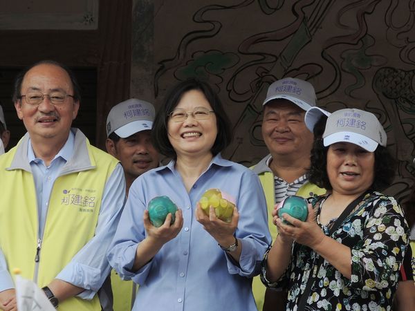 朱立倫、蔡英文首度交鋒 互批國會改革