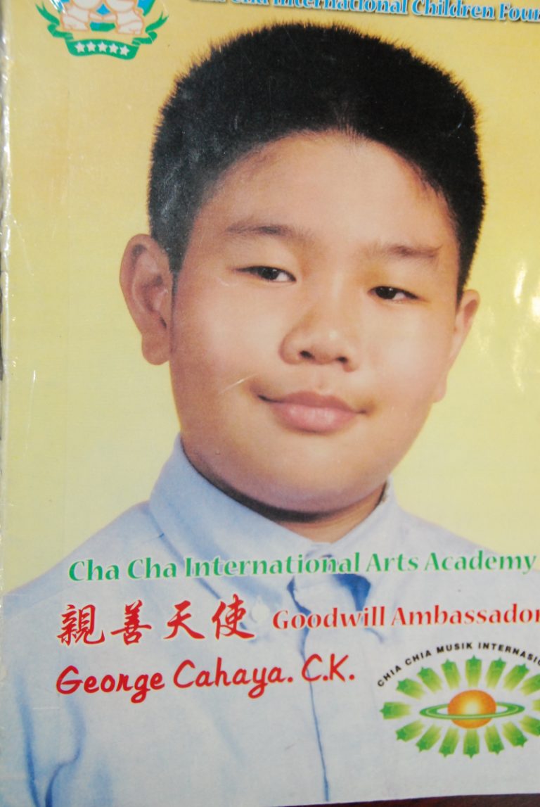華裔才子患癌生命垂危 傷心家長急尋醫救兒