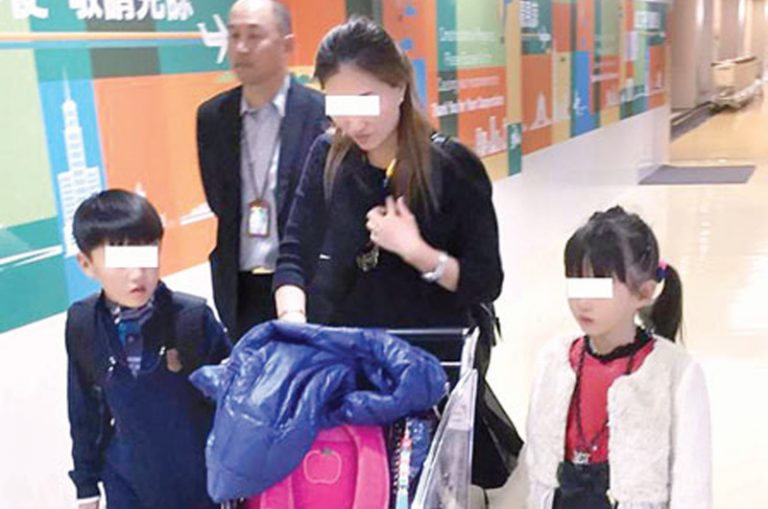 陸女攜兒女從台灣偷渡 因衣著太時尚被查
