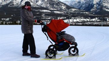 卡爾加裡夫婦小發明 嬰兒推車幾分鐘變身極地雪橇