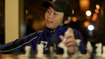 10歲華裔少年 成為美國最年輕國際象棋大師