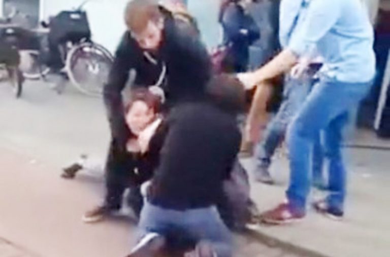 中國男女搶奶粉互毆 外國人嚇傻 拉架拉不開