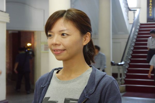 搶第一天登記 台中洪慈庸、楊瓊瓔較勁