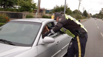 驾车被警察截停的应对要诀 你一定要知道！