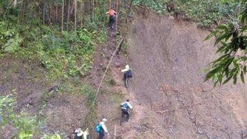 保警打獵遭誤擊頭部 警消徒步接力搬運下山