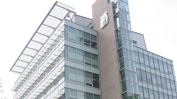 大温列治文市府聘语言监督员 鼓励商家用双语