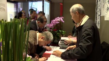 十二萬字蠅頭小楷 展示六十年書法功力