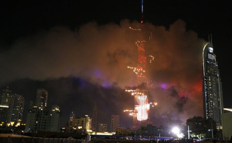 迪拜豪華酒店跨年夜大火  14人傷