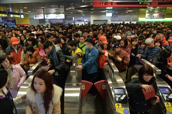跨年夜北捷運量創新高 2小時完成疏散