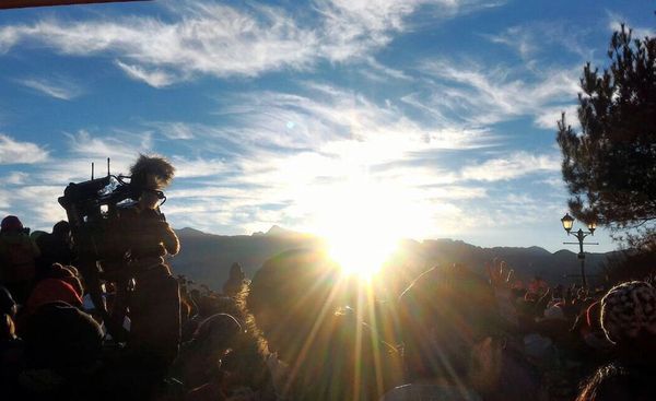 萬人冒低溫摸黑上阿里山 迎2016第一道曙光