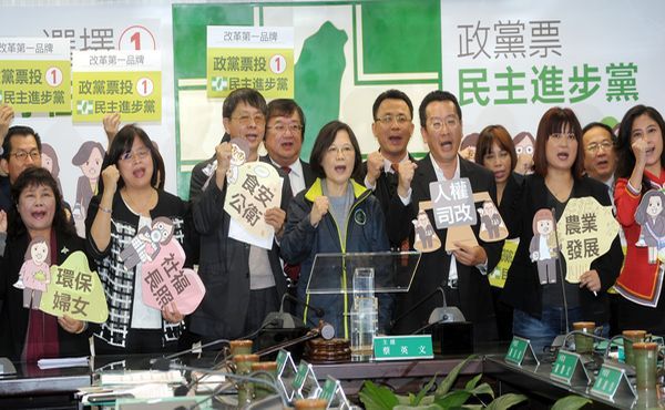 防小黨分票 蔡承諾：民進黨不會國民黨化