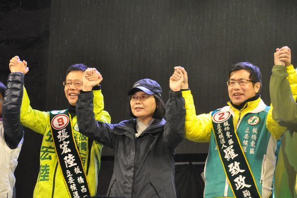 蔡英文最後催票 選前之夜雙北拚場