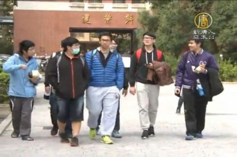 寒風中學測登場 國文「歪腰郵筒」入題
