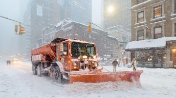 美东暴雪清理重建  经济损失数十亿