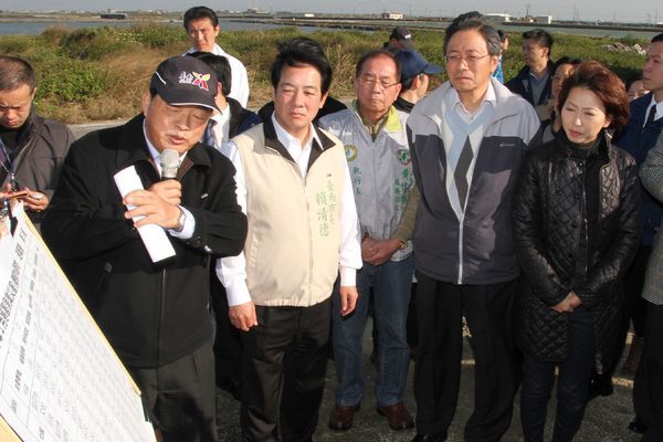 寒流農漁損逾4億 張善政南下七股勘災