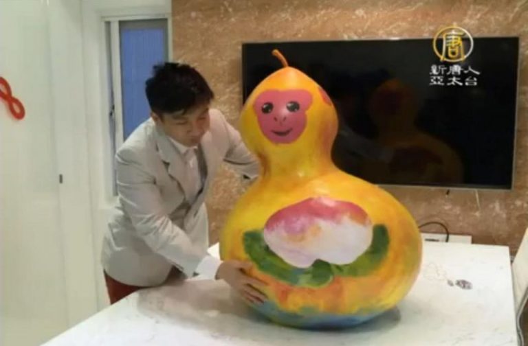 「福祿猴」像什麼？網友嫌醜 柯文哲大笑