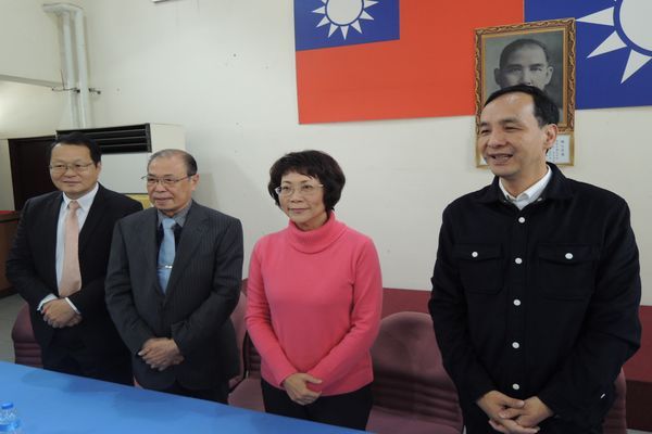 朱立倫台中謝票 鞠躬道歉呼籲團結