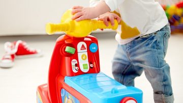 Fisher-Price Laugh & Learn 幼兒滑板車