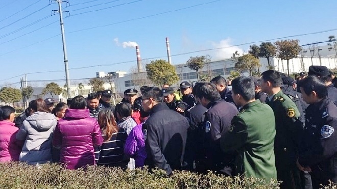 浙萬人抗議垃圾發電廠污染 大批警察鎮壓