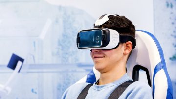 手機市場飽和！大廠推VR、功能搶市佔