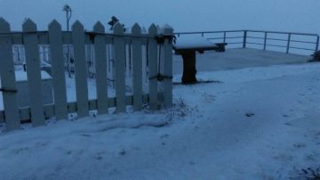 強烈大陸冷氣團影響 玉山再飄雪