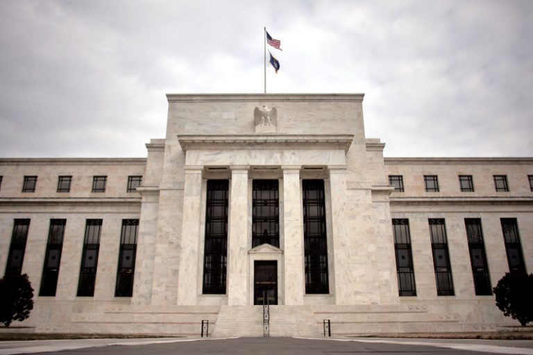 美聯儲3月會議維持利率0.25%~0.5%不變 加幣兌美元猛漲近2%