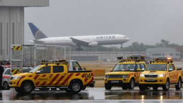 驚險！倫敦機場疑無人機撞上民航客機