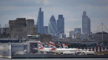 客機空中疑遭無人機撞擊    再提無人機管制