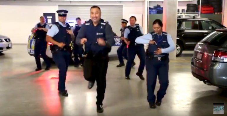 警察也瘋狂 紐約警察接受街舞挑戰