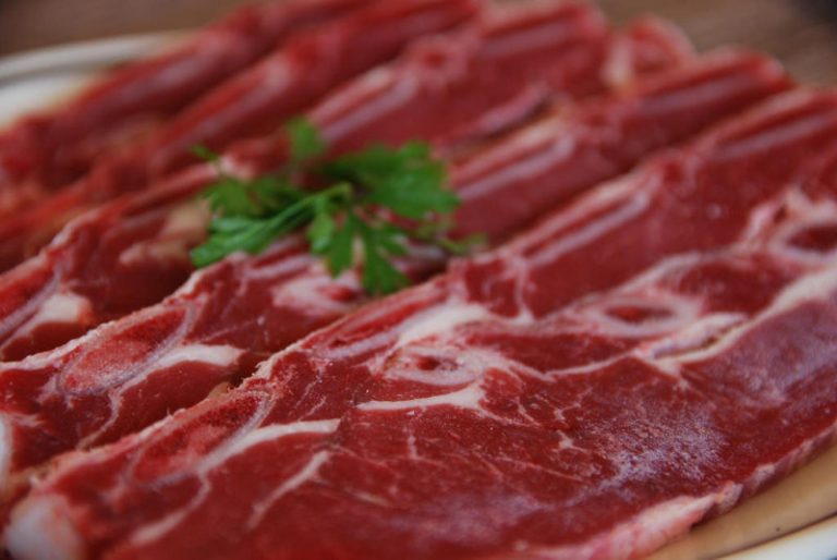 研究：多吃肉死亡率增 吃素17年延壽3.6年