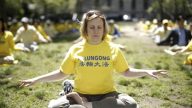 法輪功紐約卡德曼廣場公園大煉功（組圖）