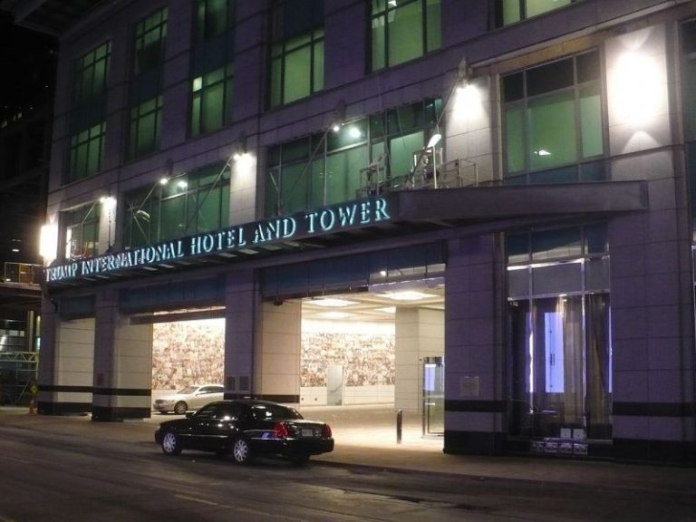 溫哥華川普酒店招聘會 求職者擠破門