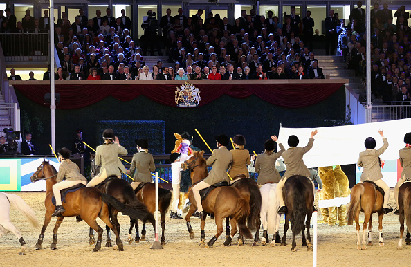 庆祝英国女王大寿 千匹骏马表演