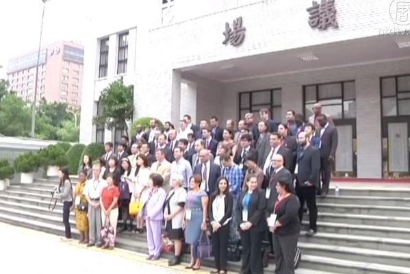 首位華人女總統就職 38國記者赴台採訪