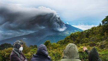 圖片新聞：哥斯達黎加圖裡亞爾瓦火山爆發