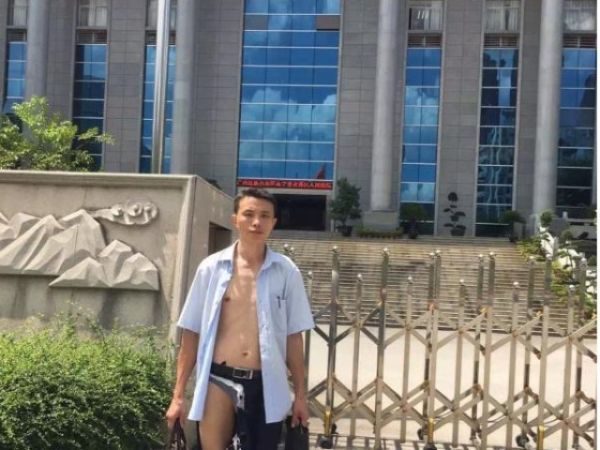 戴丰儀：撕碎律師的褲子，我們看到什麼？