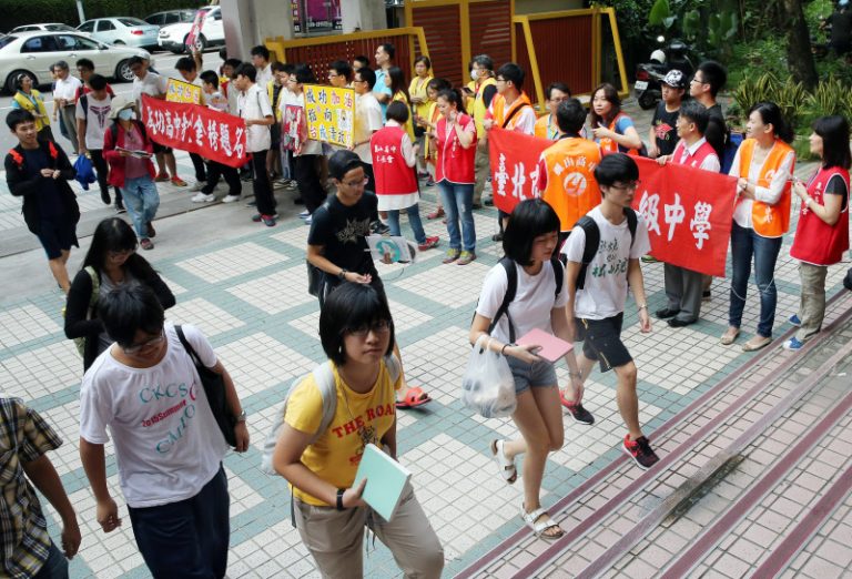 大學指考登場 考生反應：物理科 史上最難