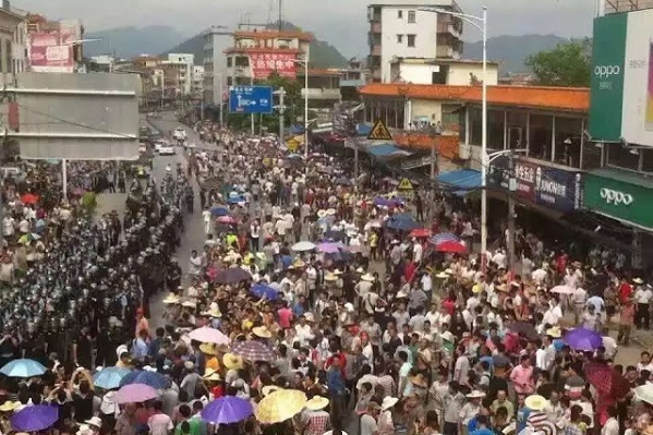 【禁闻】肇庆万人反建垃圾焚化厂 三千警镇压