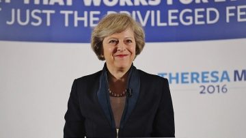 卡梅伦提前请辞  英第二位女首相诞生