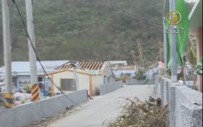 最有愛村長！自家屋頂被吹翻還忙救災
