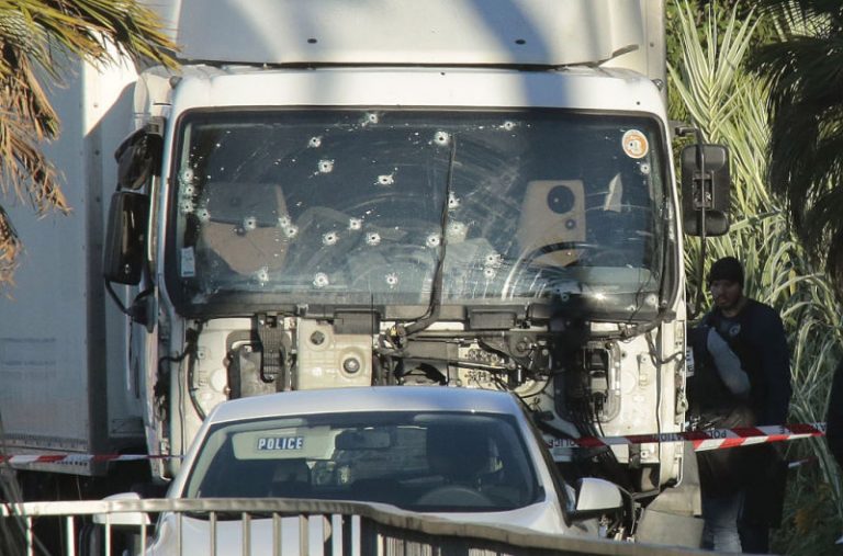 法卡車撞人犯身份曝光 且只一支手槍是真的