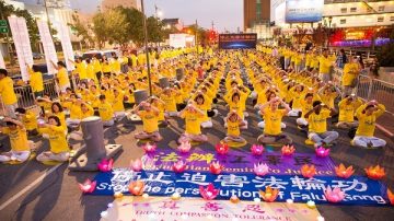 揭露中共迫害 法轮功学员纽约烛光悼念