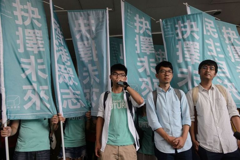 衝擊公民廣場拉佔中序幕 黃之鋒羅冠聰周永康被判有罪