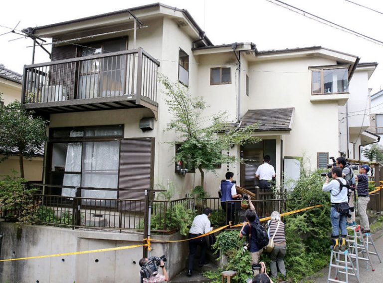 日殺人魔50分鐘狂殺45人 押送過程露齒竊笑