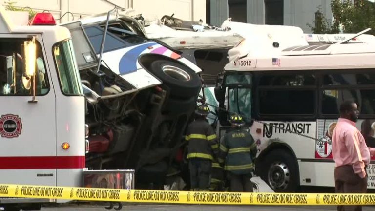 新澤西捷運巴士車禍 造成2死17傷
