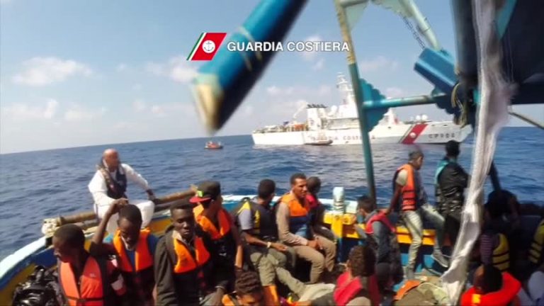 漂流地中海  6500難民順利獲救