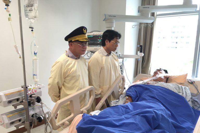 棄高薪當警察遭砍 張家逢術後見母淚汪汪