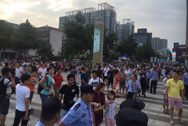 連雲港市民持續抗議 傳警方打死2人