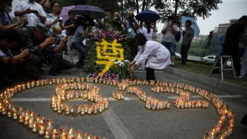 【禁聞】天津爆炸一周年 遺屬拜祭遭帶走