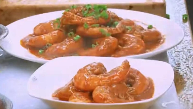 跟著大廚學做菜：家常魯菜 - 油悶大蝦
